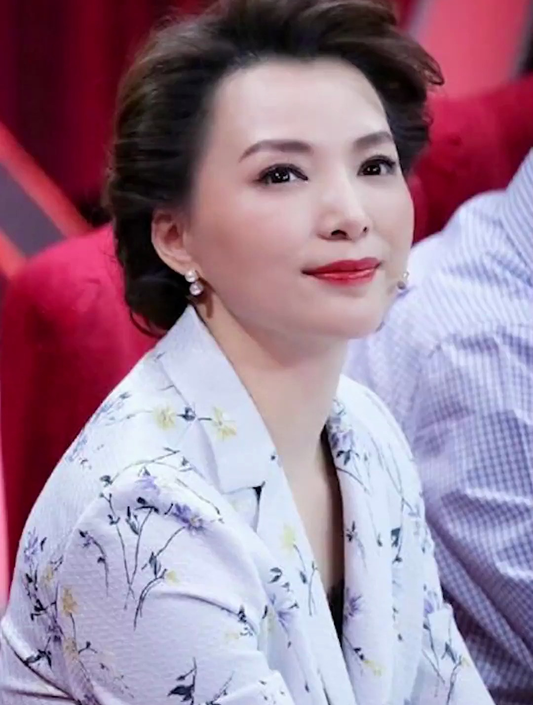 董卿 教科书般的获奖感言 励志 正能量