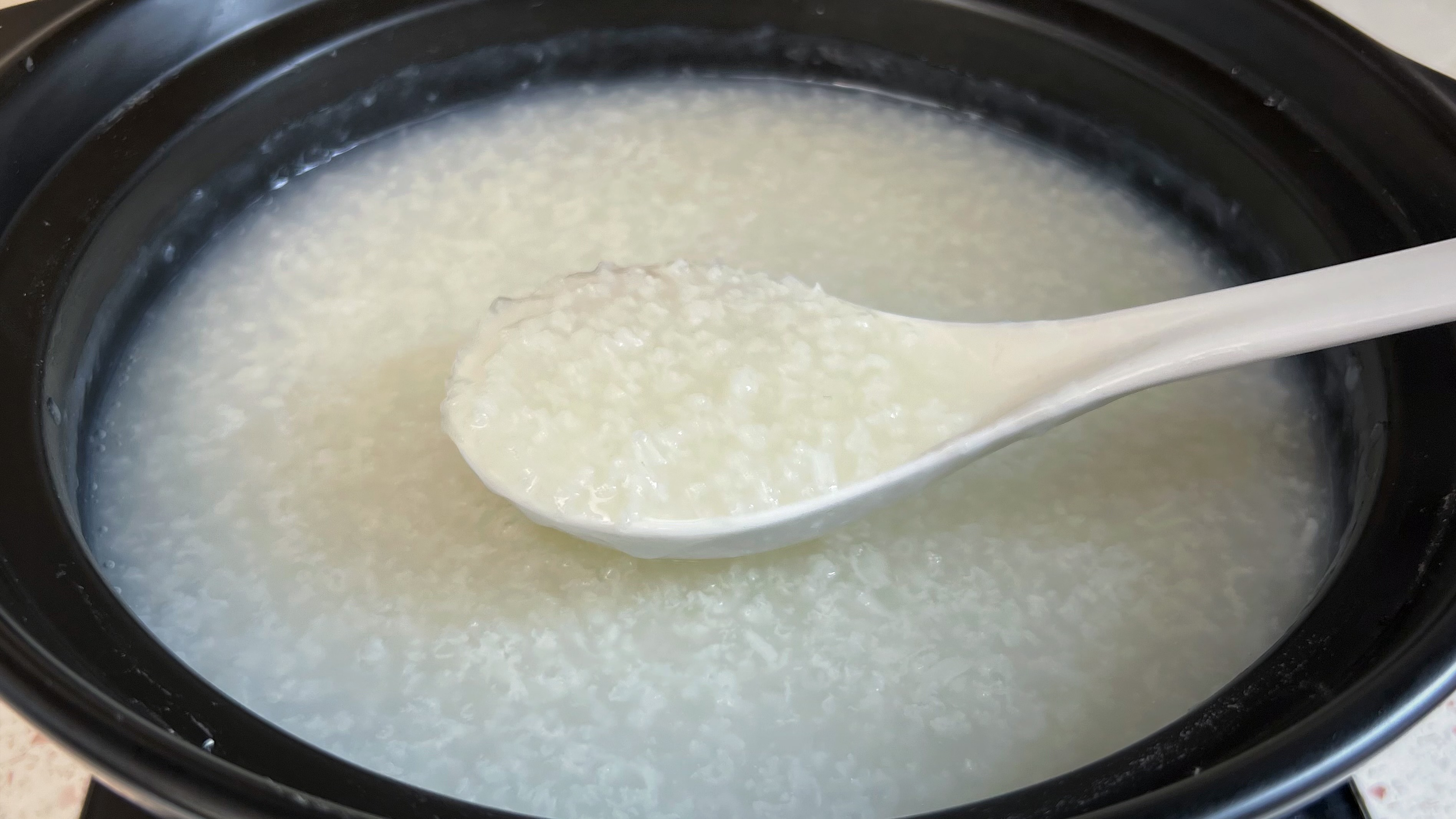 煮白粥时,10个家庭9个错,只要掌握这3个小诀窍,大米下锅就开花