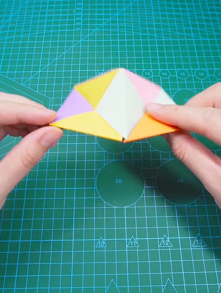 绘画手工折纸做的ufo小陀螺,随便甩一下就能转