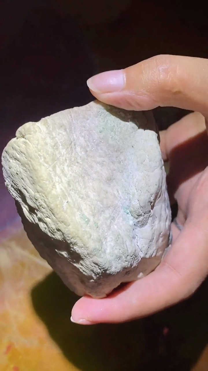 一块木那包浆皮,擦口处肉质如果冻般莹润动人!