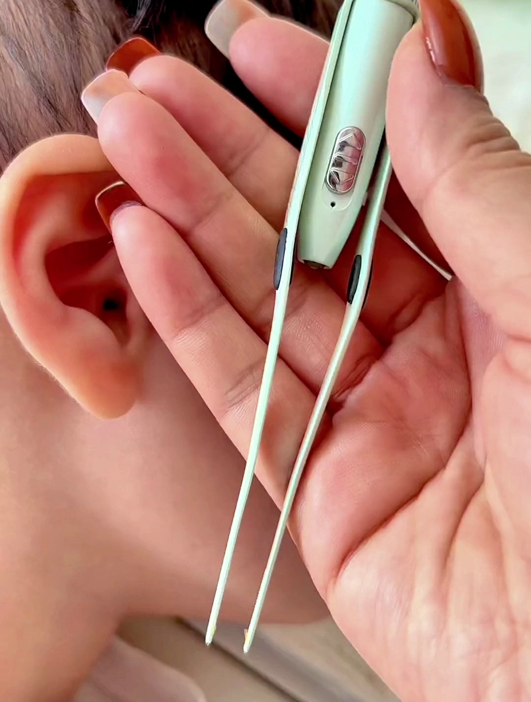 宝宝老是挠耳朵要注意会发光的掏耳勺安全好用勺头很软
