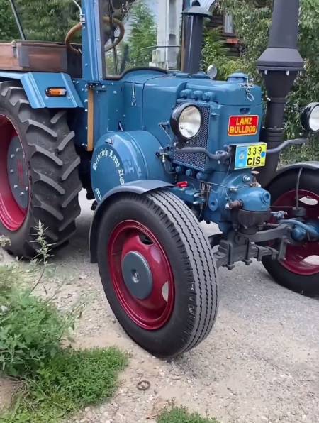 老式拖拉机 海外视频 农机视频-度小视