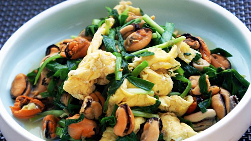 韭菜海虹炒鸡蛋海虹韭菜都是正当季营养搭配味道鲜美