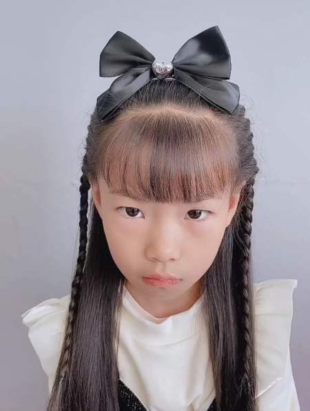 简单又好看的发型,小女孩编发教程,甜美公主披肩发-度小视