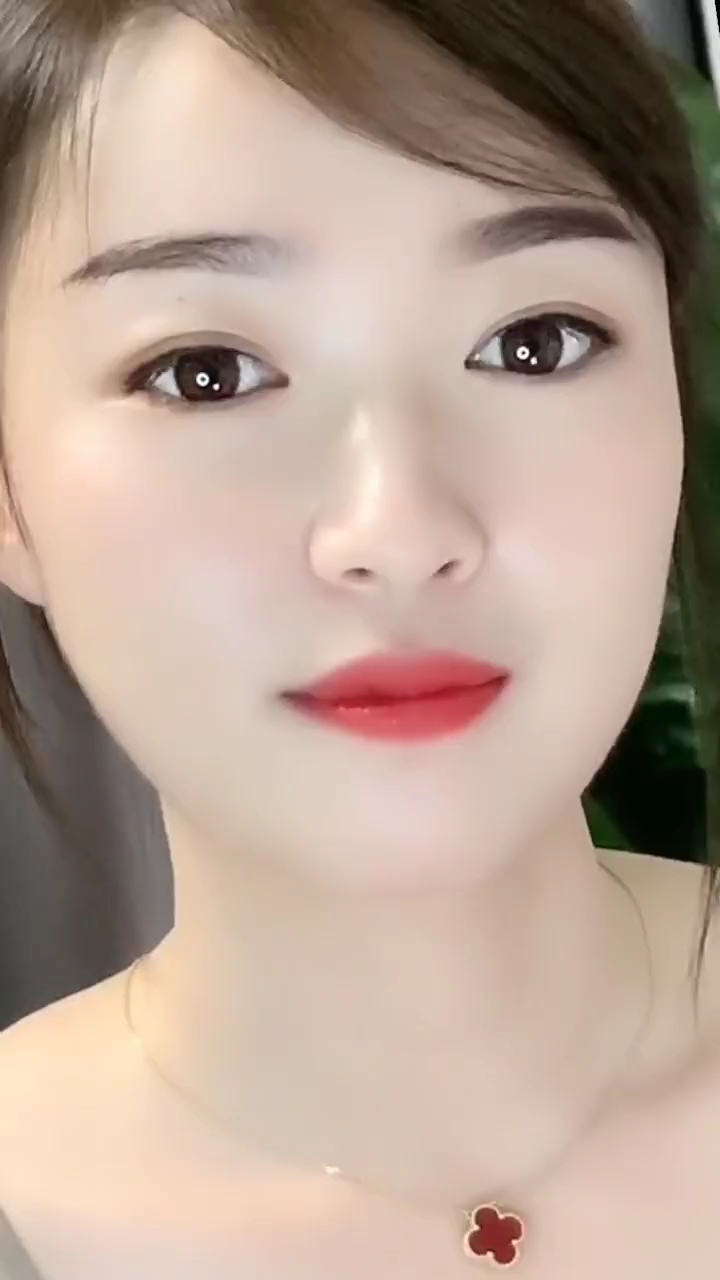 冰清玉洁,唇红齿白!女人味十足!