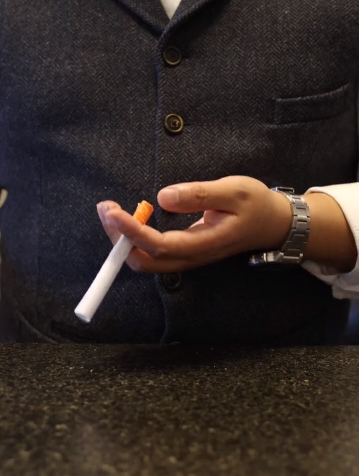 如何从拿烟姿势看出一个人的性格?-度小视