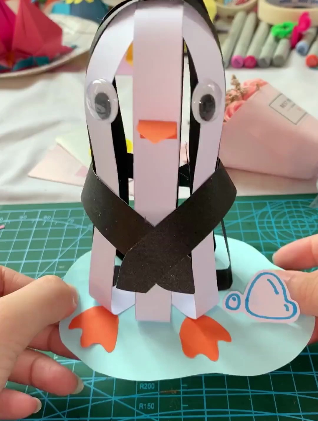 幼儿手工《南极企鹅》小短腿就是我南极企鹅