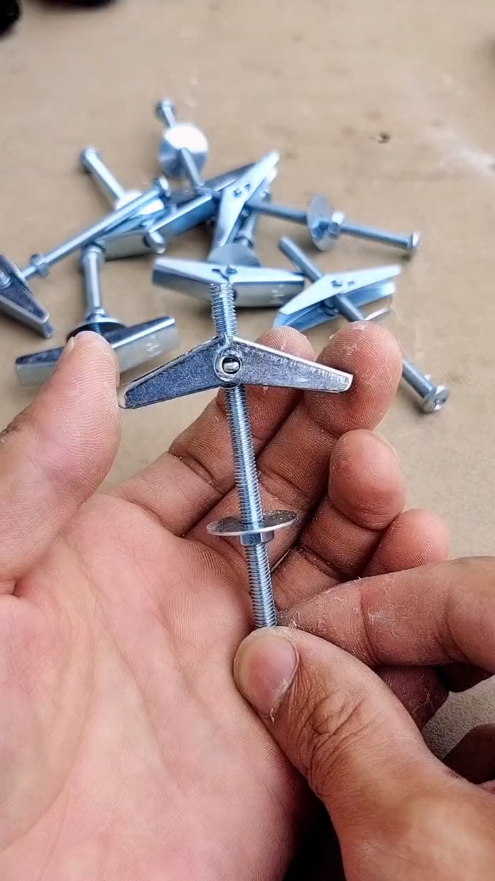 铁飞机膨胀栓,固定强度高,受力面积大,适用于空心砖-度小视