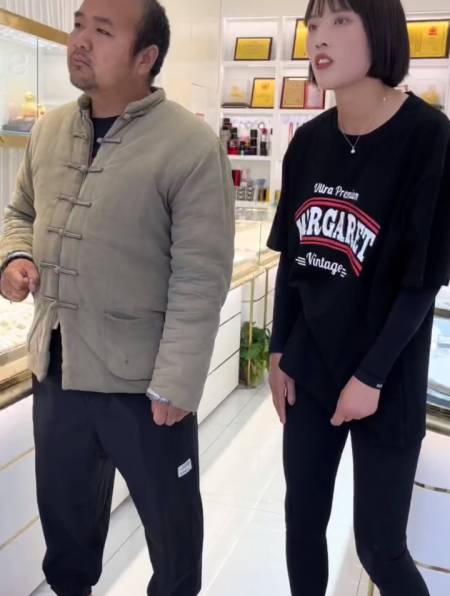 82万腹语师:恶搞路人并且四处搭讪,晚上探访路边摊,笑着笑着就哭了5.