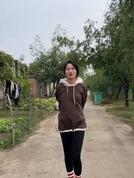 本人自带农村老太太气质,本色出演