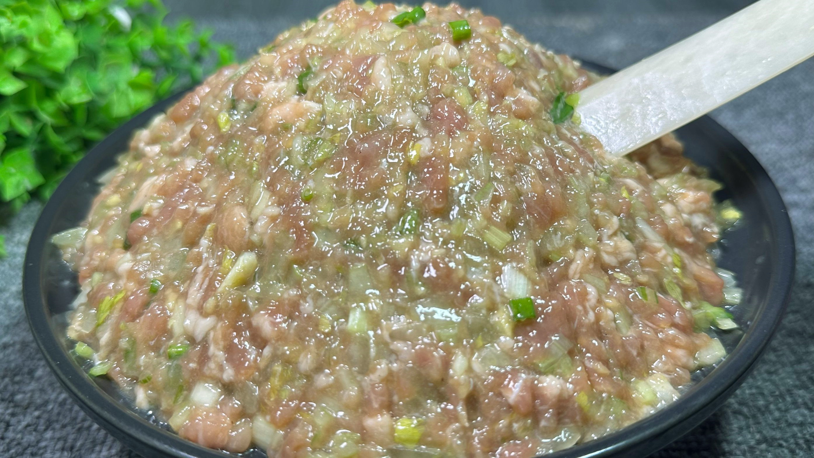 调芹菜饺子馅,芹菜用盐杀水是大错!教你饭店不外传配方,太香了