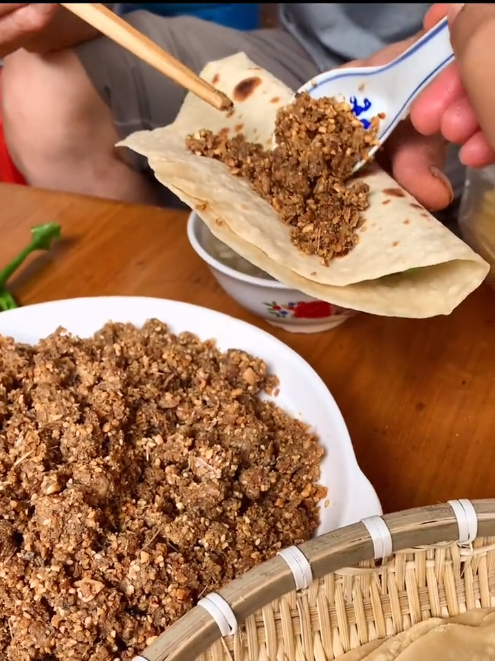 饭店里吃不够的勾魂巧媳妇,不愿意吃煎饼的也烙个单饼吧!-度小视