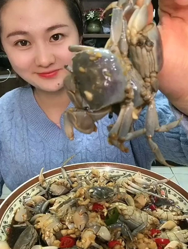 吃播 美食 生呛发财蟹 吃发财蟹必须有一副大钢牙……