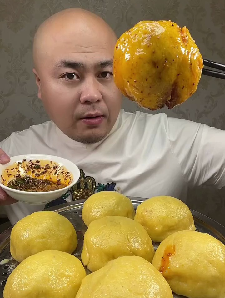 今天教大家蒸黄面馒头