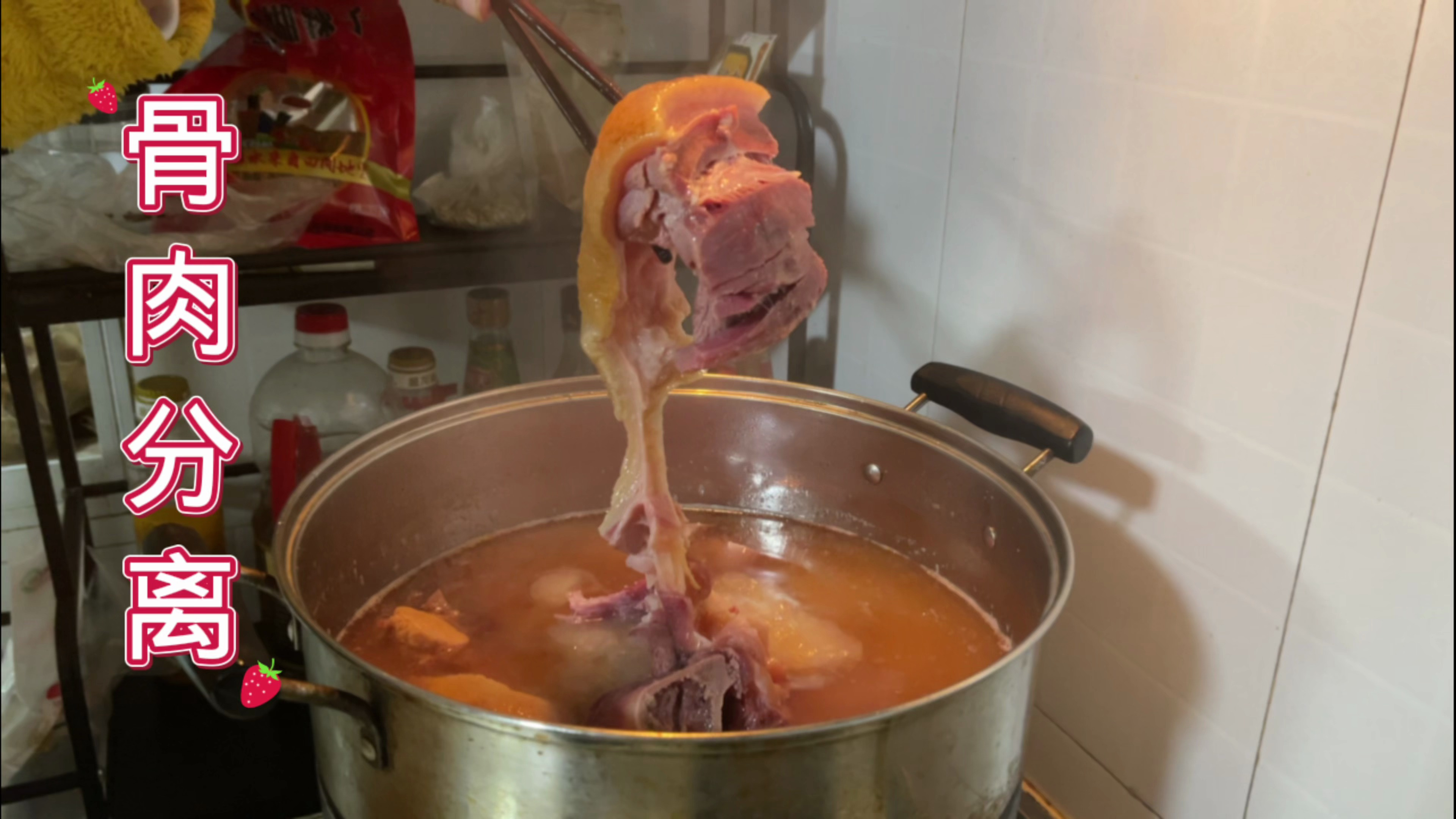 静默管理家里仅剩的火腿脚,1200多秒的小火慢炖骨肉分离吃得精光