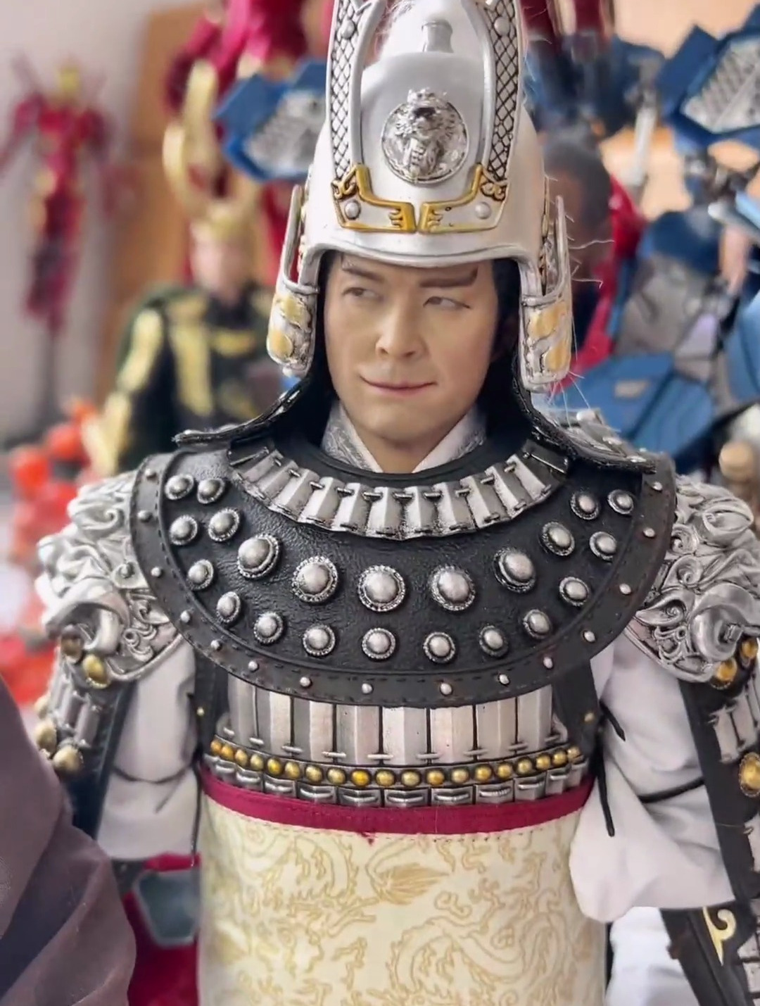 既生瑜何生亮一脸坏笑 手办