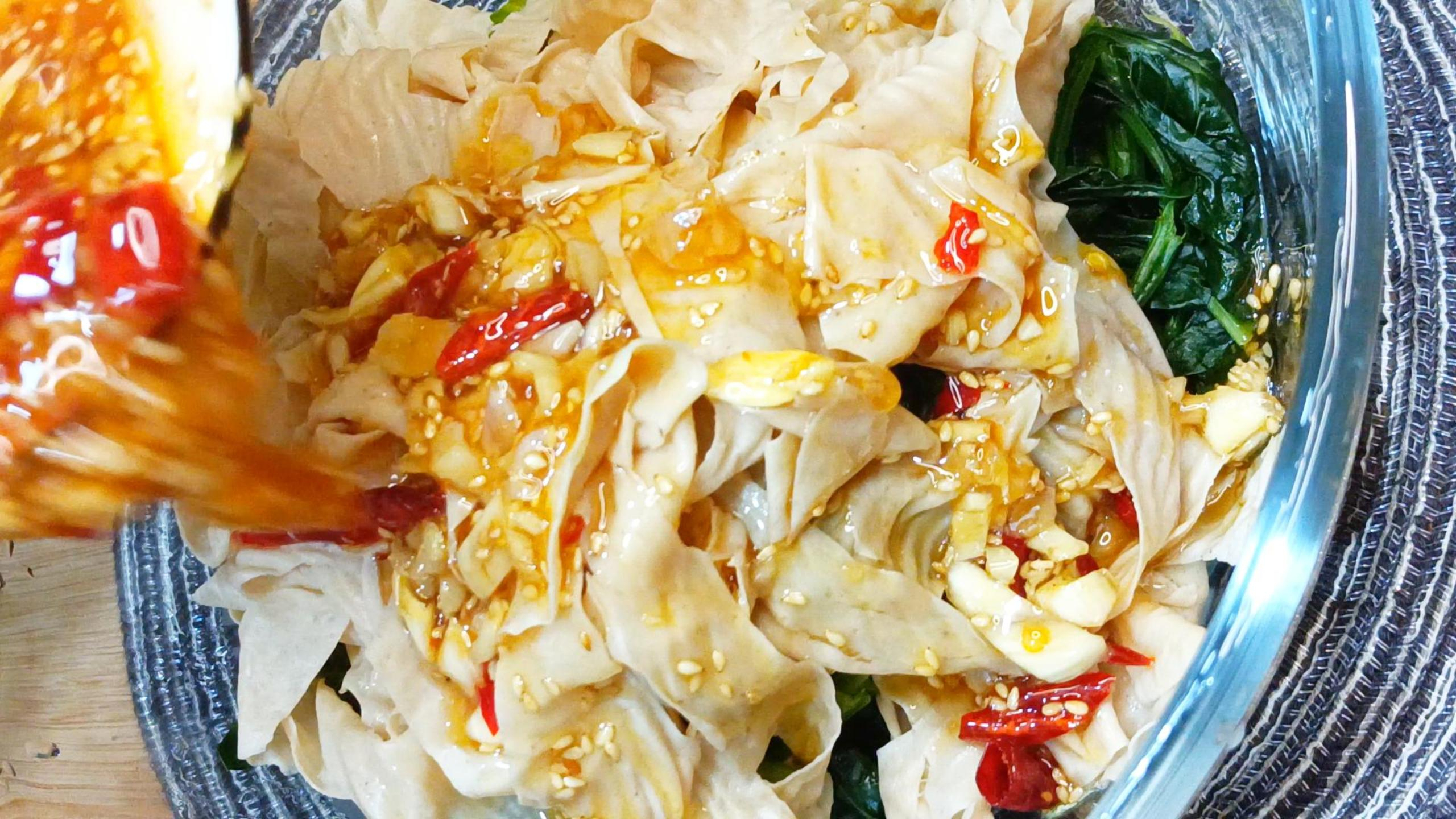 热天就做这道人造肉拌菠菜,简单一拌好吃下饭