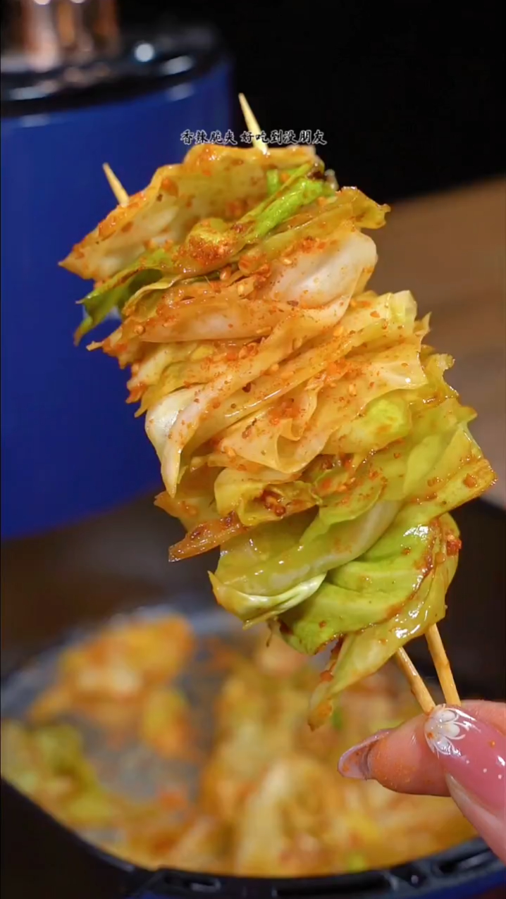 几分钟搞定的低卡烤包菜,和烧烤摊一个味,香辣脆爽,太过瘾了