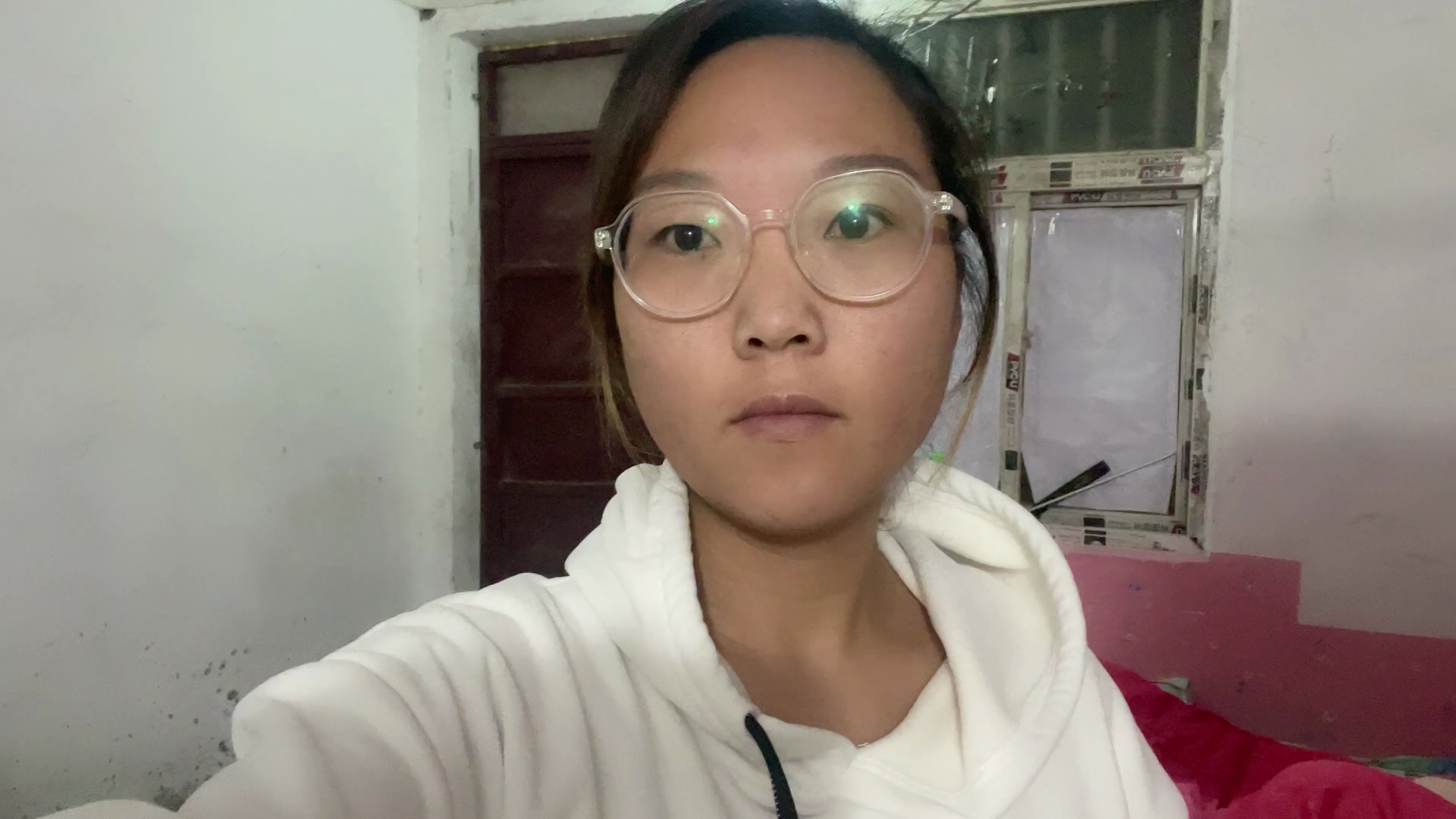 这是这十多天以来吃的最好的一顿饭,切菜还把手切流血了