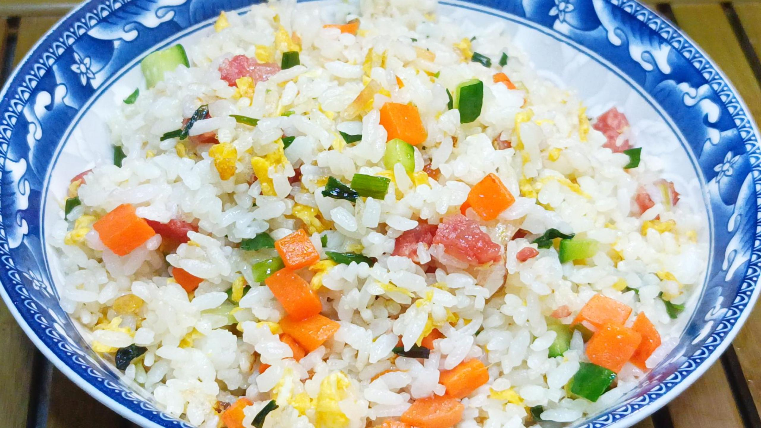 简单又好吃的腊肠炒饭,不沾不坨粒粒分明