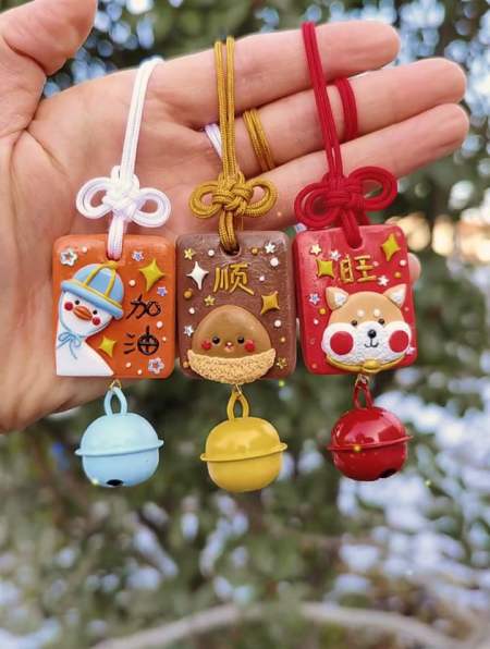 超轻黏土御守小挂件第二弹来咯,祝你顺栗(利)～祝你旺柴(财)-度小视