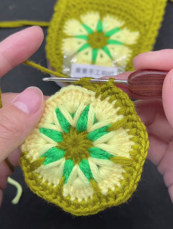 手工拖鞋的鞋底花钩法