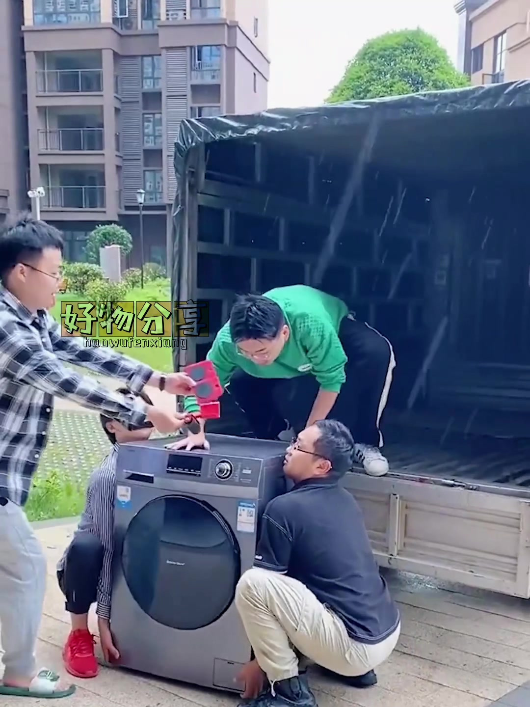 搬不动的东西,用这个小工具,轻松又省力!