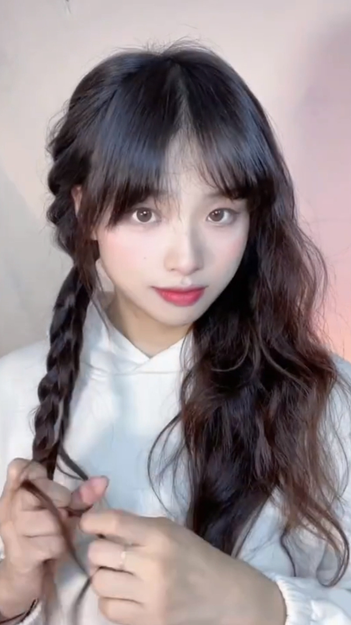 元气卫衣编发冬日不臃肿清新发型