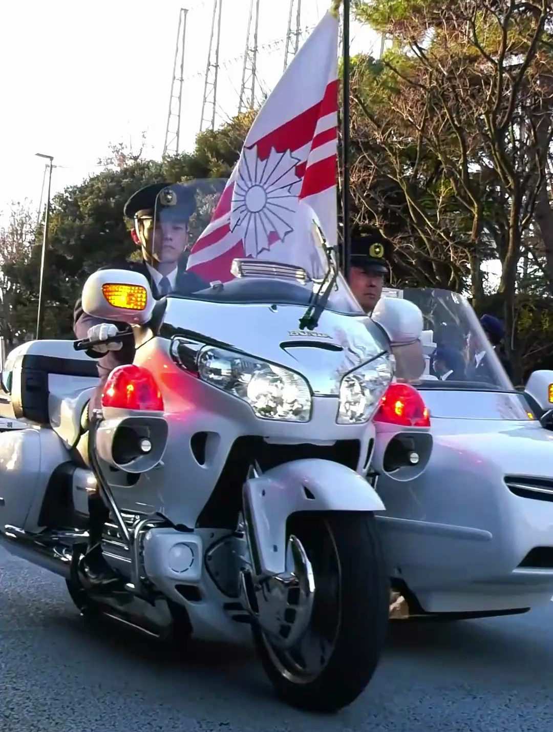 日本京都警视厅训练游行,警车倾巢出动-度小视