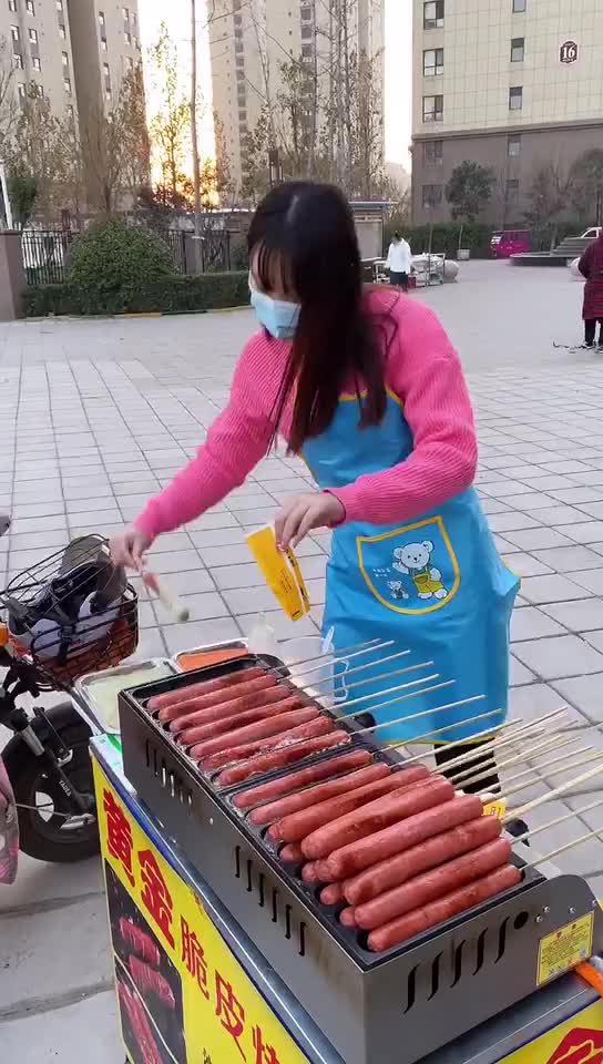 乐呵呵出摊脆皮烤肠烤淀粉热狗肠创业小吃车