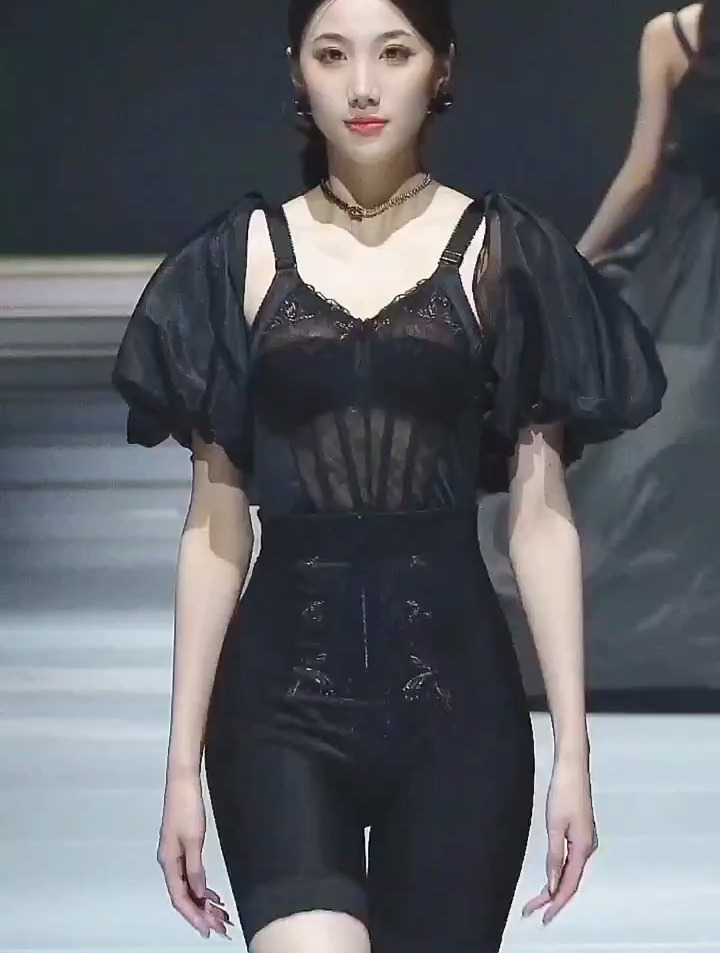 2023siuf服装设计大赛,模特申雪2