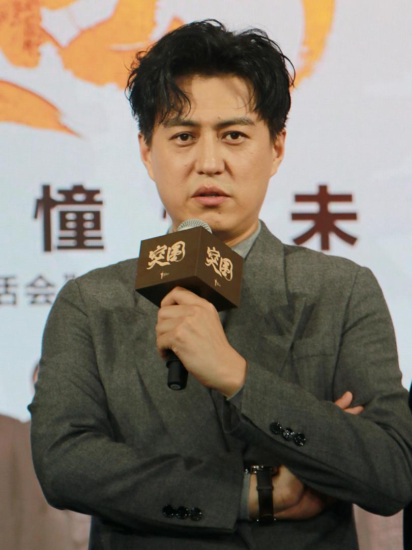 靳东与闫妮同台,谦虚低调,魅力十足!