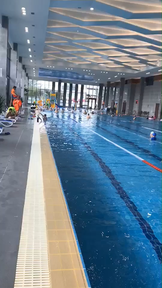 爱克空气能带你看濮阳市尚合健身游泳中心室内恒温游泳池