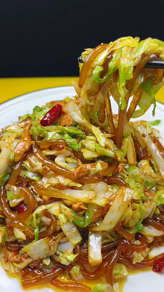 1分钟教你紫甘蓝炒粉,简单快捷,厨房小白也能上手的快手菜-度小视