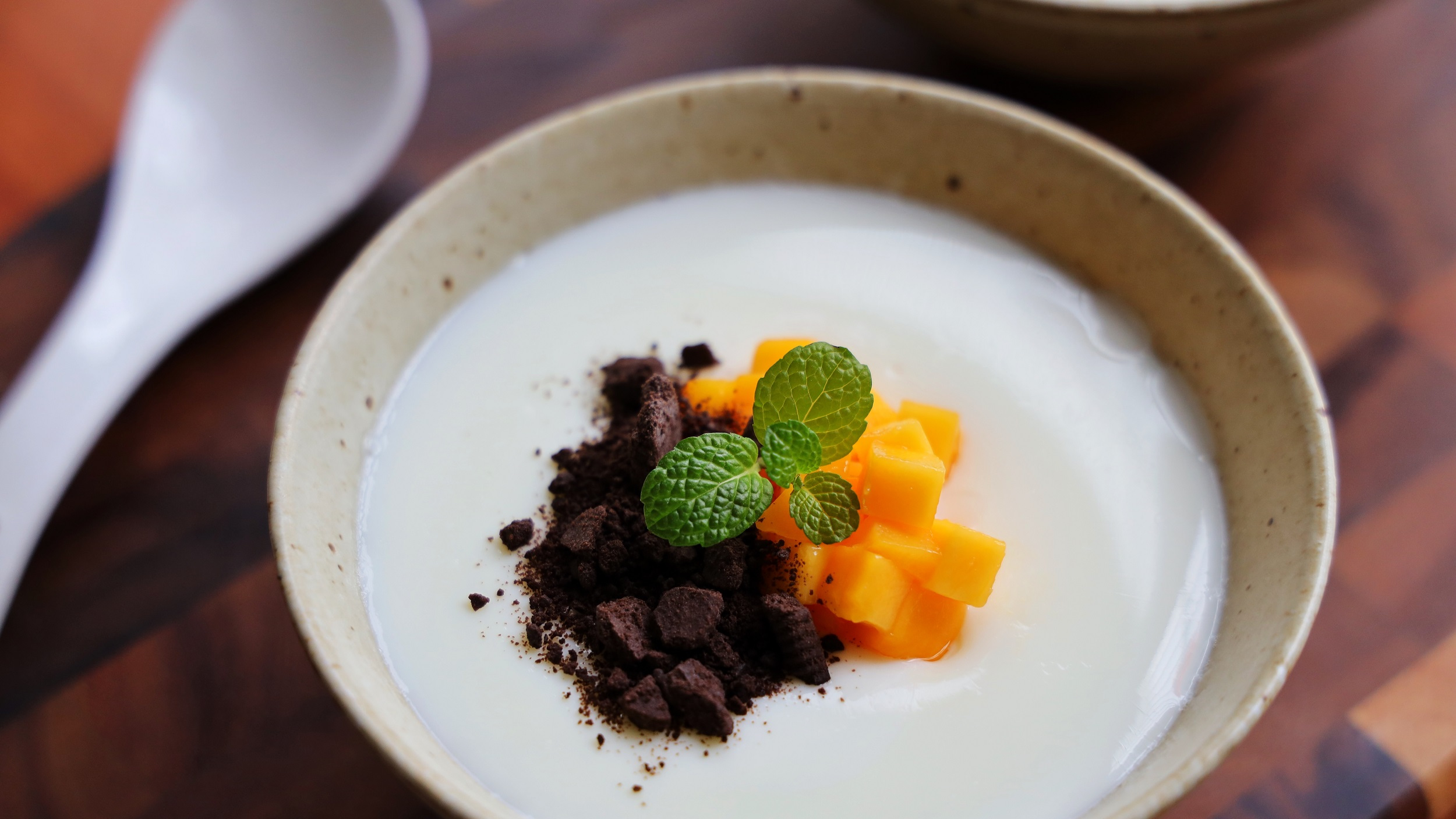 双皮奶的做法,好吃又健康,做法0难度,牛奶鸡蛋就能做!