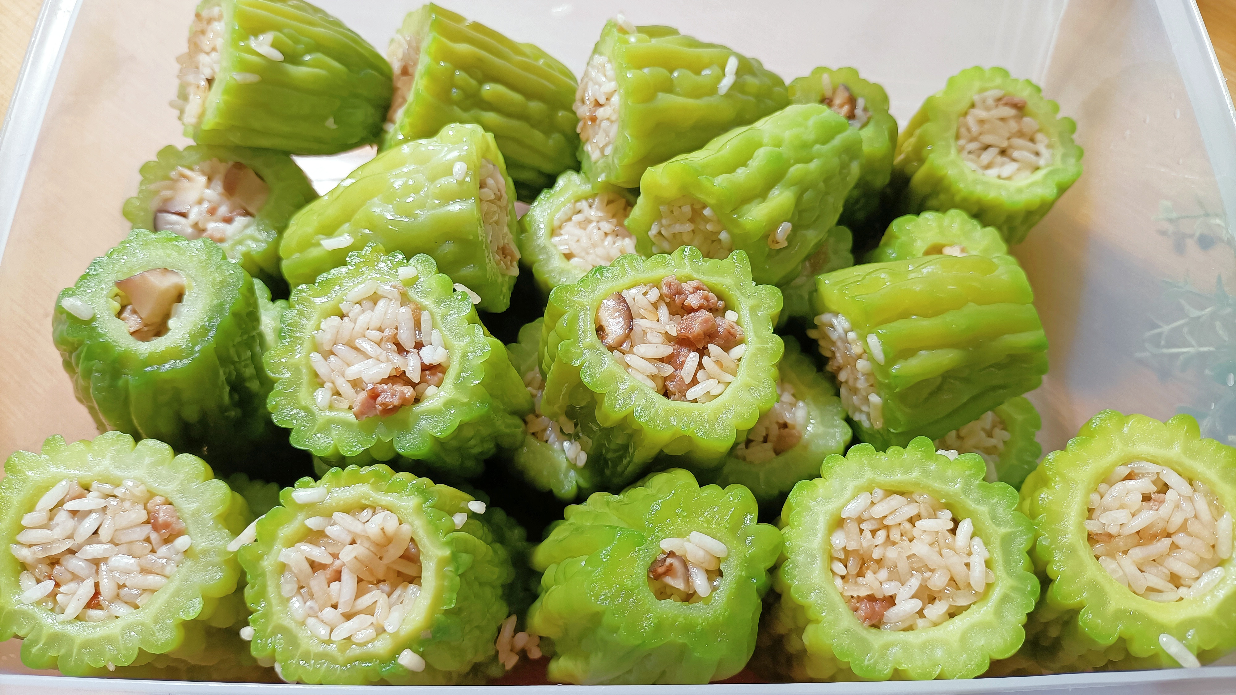 夏天佳肴，客家三酿之一“酿苦瓜”，百吃不厌的客家美食