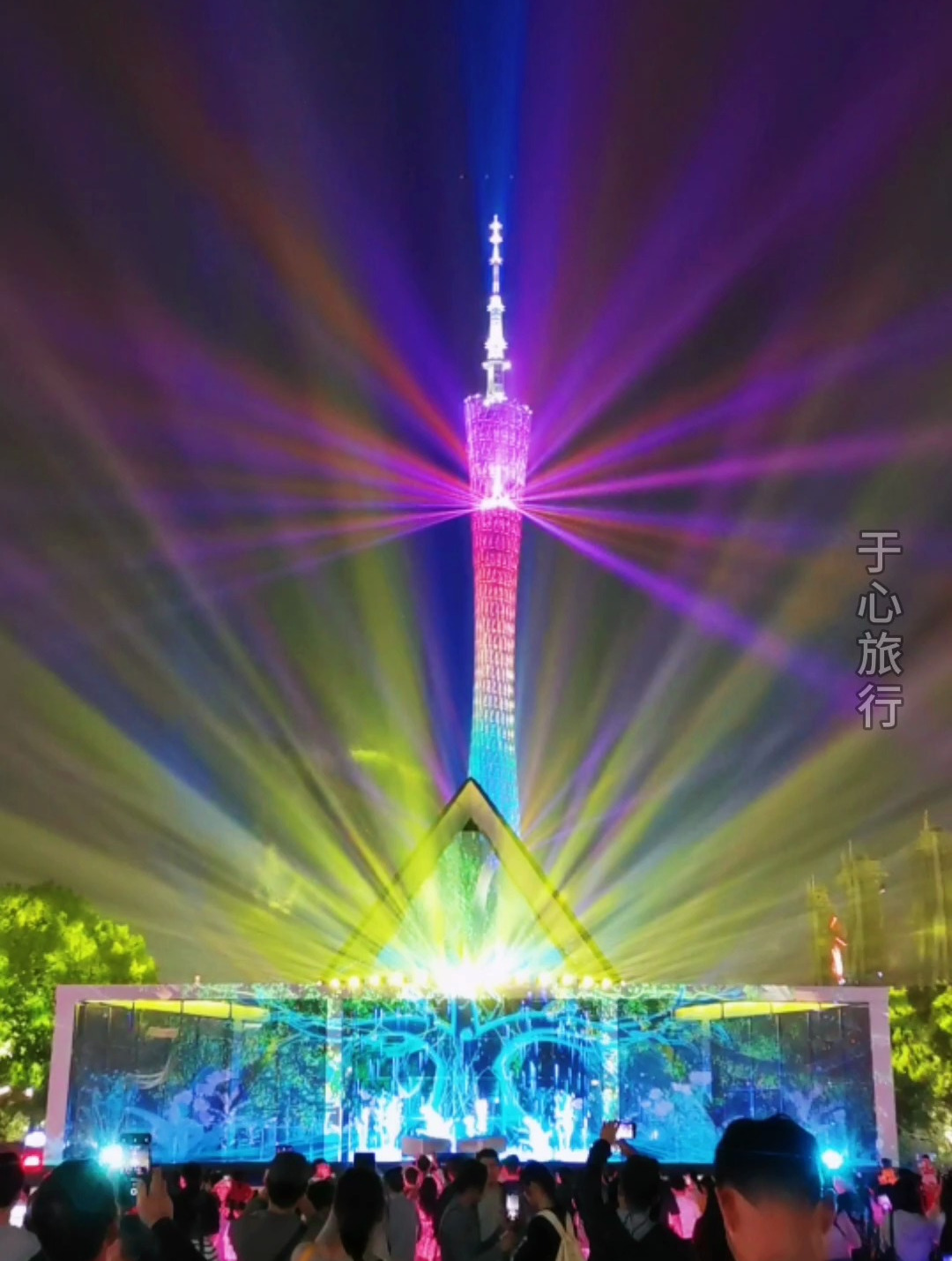 广东广州2023年11月25日实拍天河区花城广场广州国际灯光节