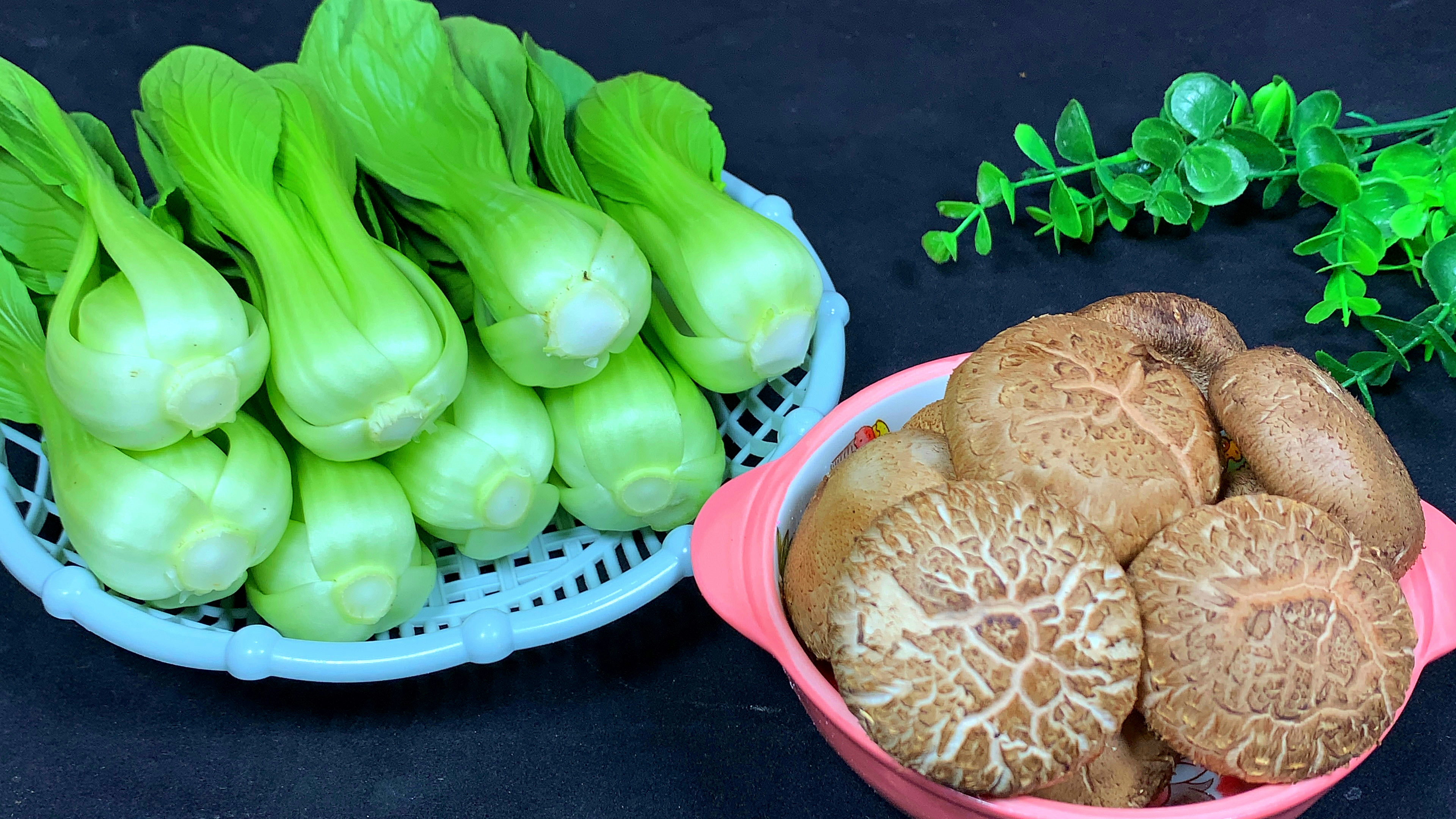 香菇油菜怎样做才好吃?教你星级酒店做法,一上桌连汁都不剩