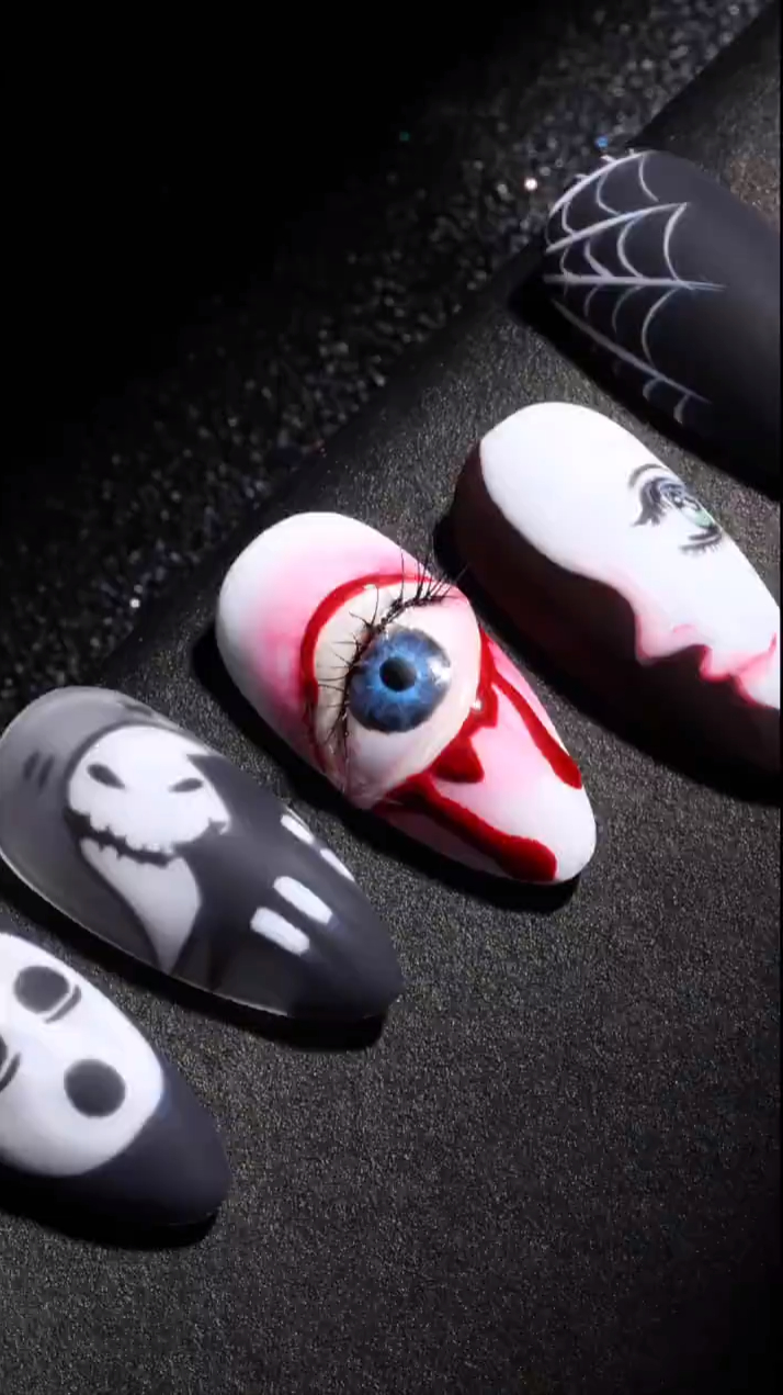 立体流血眼睛15来啦给自己的美甲做一个恐怖的款式出去吓人-度小视