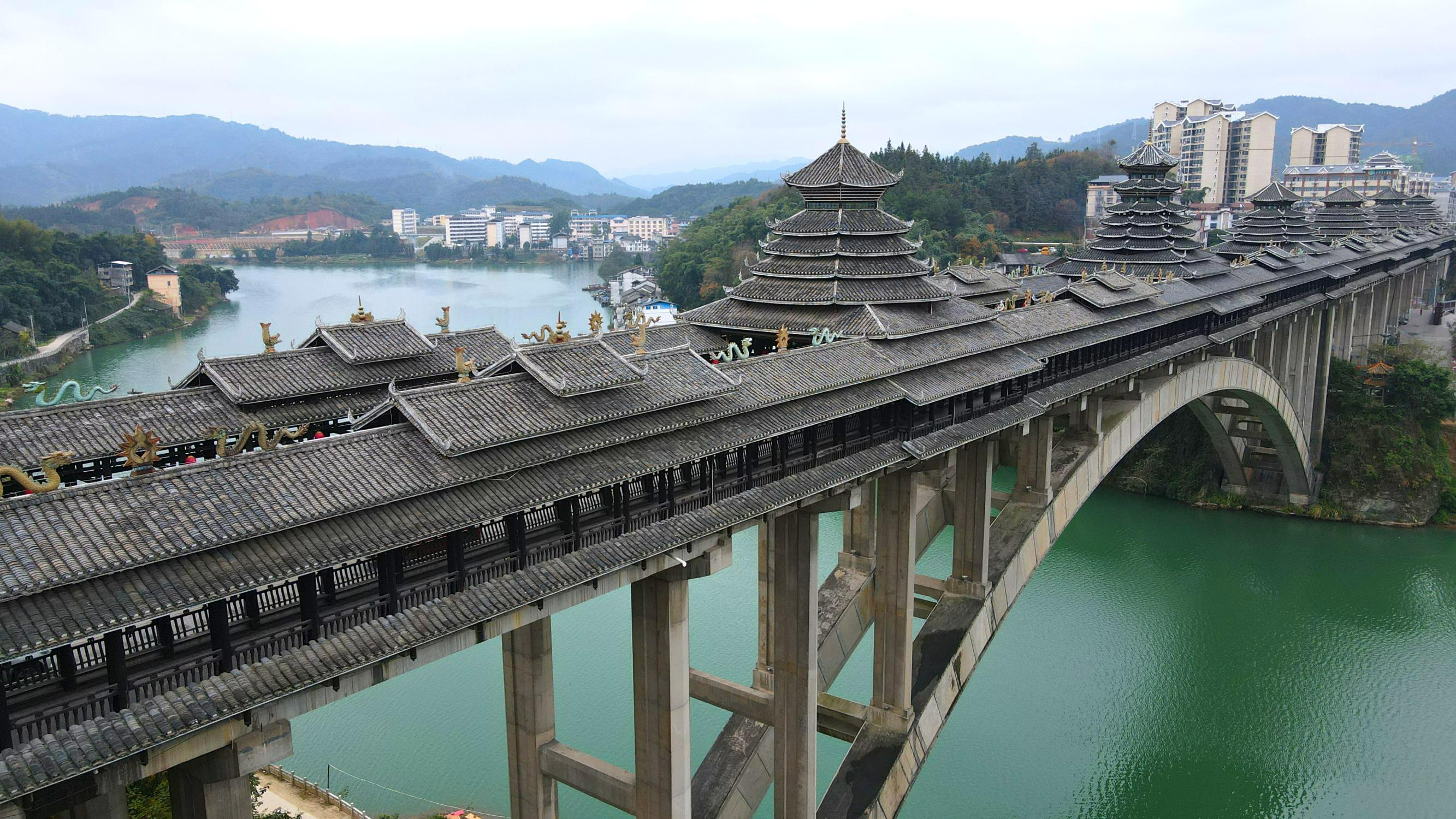 [图]如长龙腾空，又似彩虹飞跨，其长度和规模堪称世界第一风雨桥