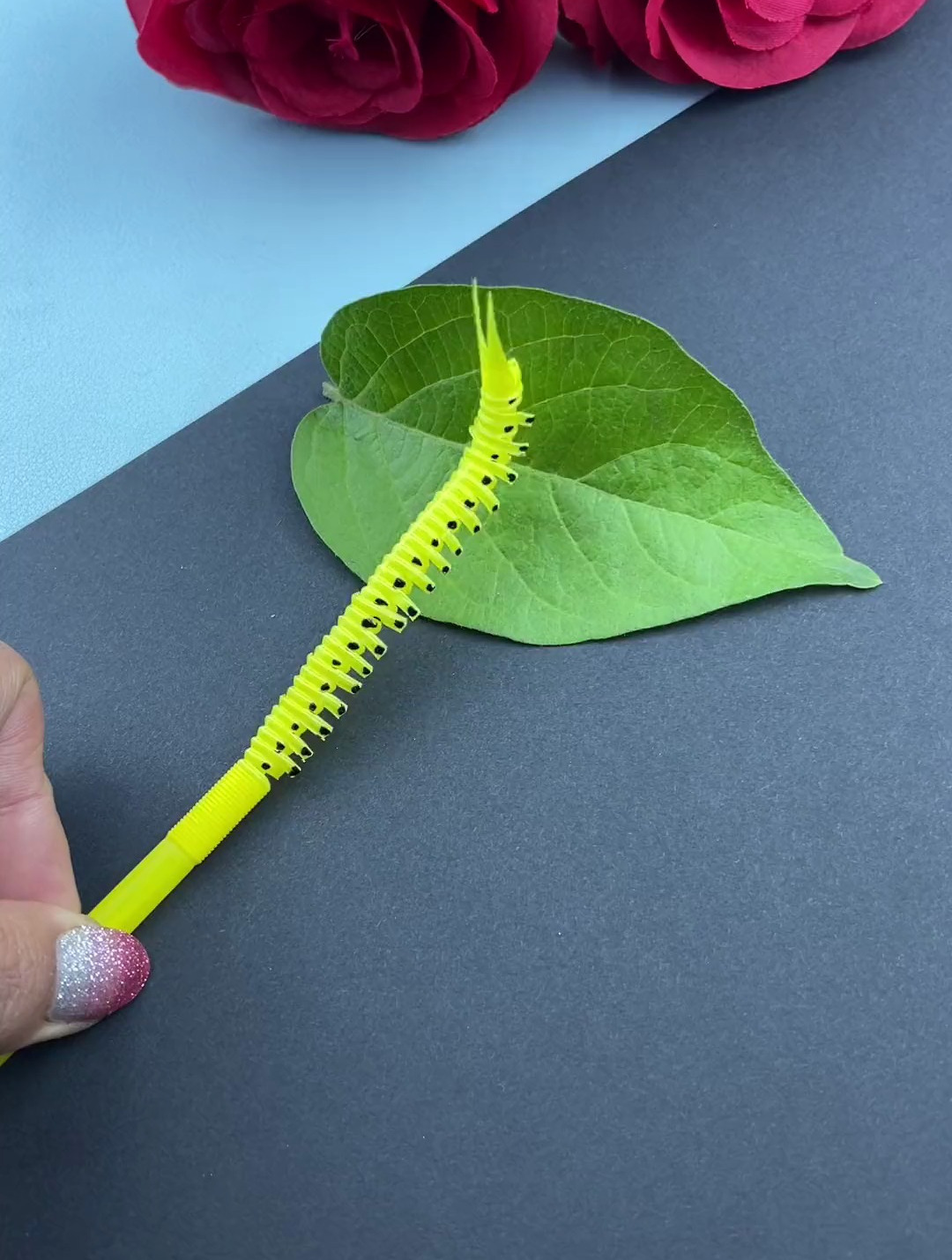 用吸管给孩子做个会动的毛毛虫吧-度小视