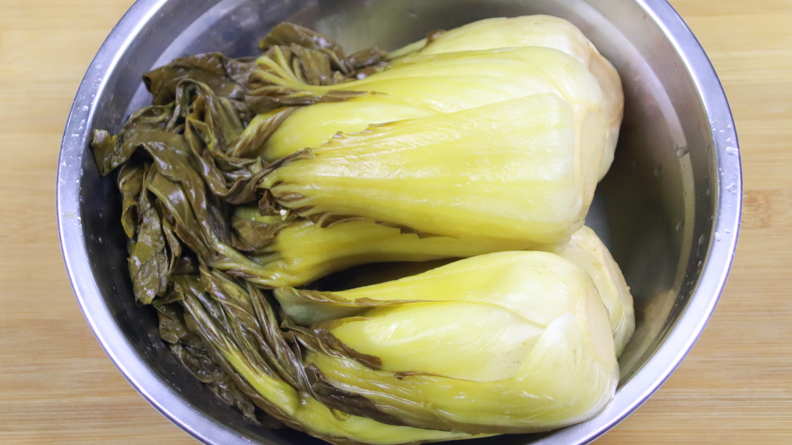 腌制酸菜原来这么简单，只要1盆淘米水就搞定，比买的干净好吃
