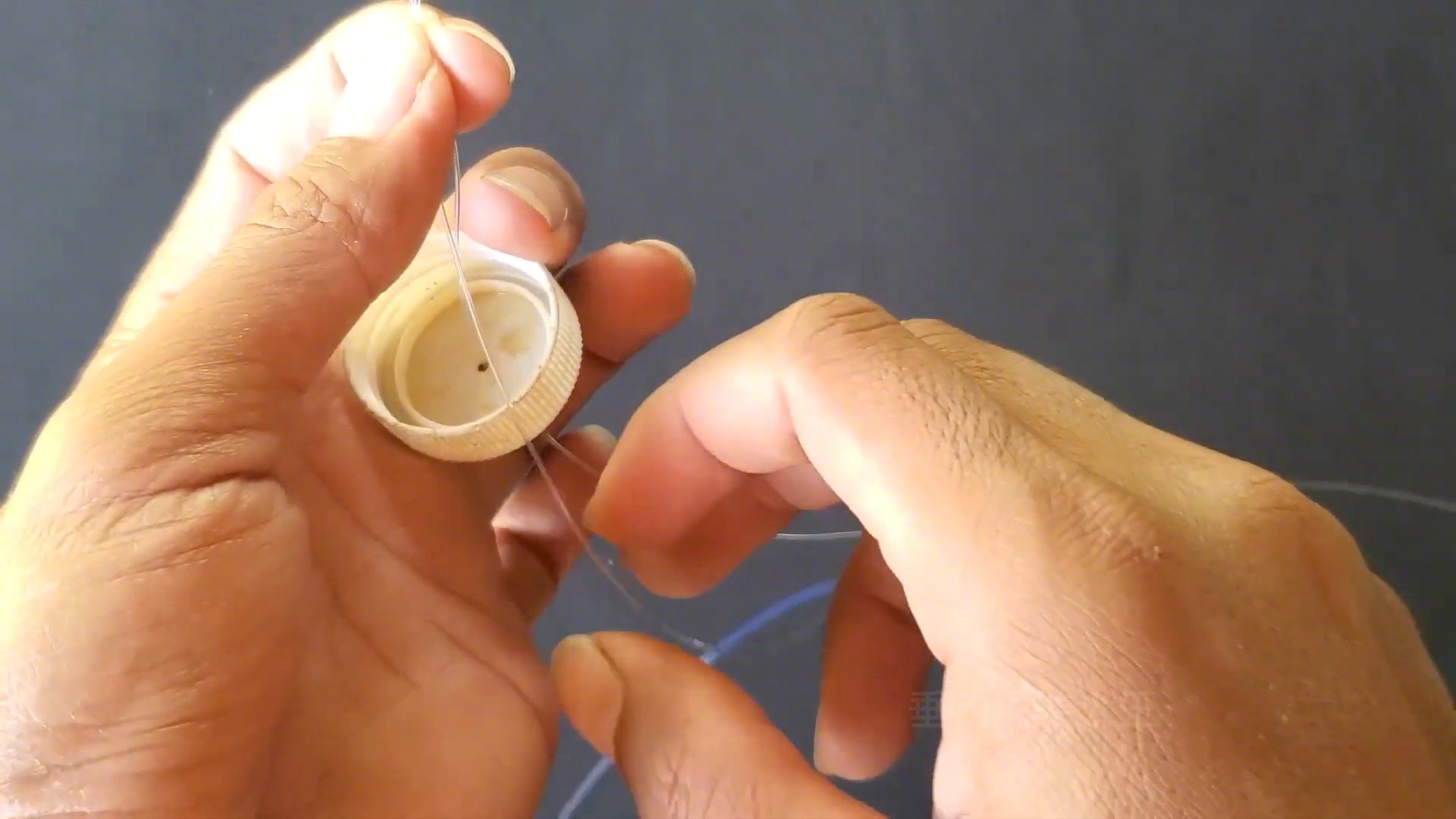 用塑料瓶来制作个钓鱼工具,东南亚常用的钓鱼方法