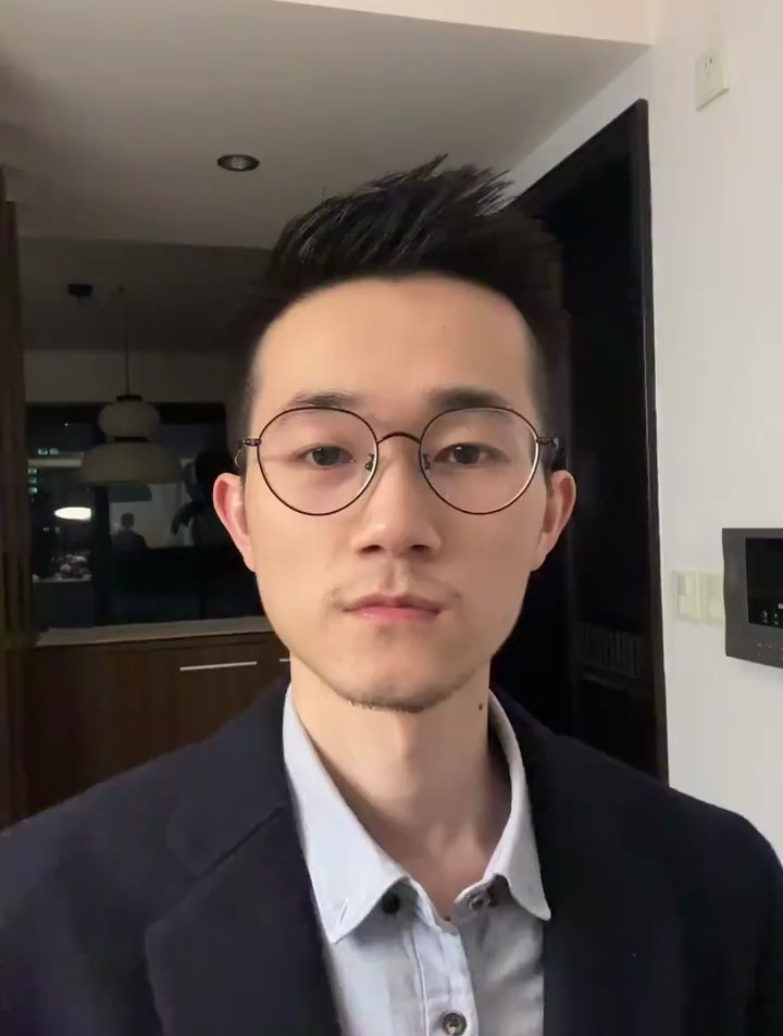 雅痞正装眼镜帅哥扣扣子有点欲!