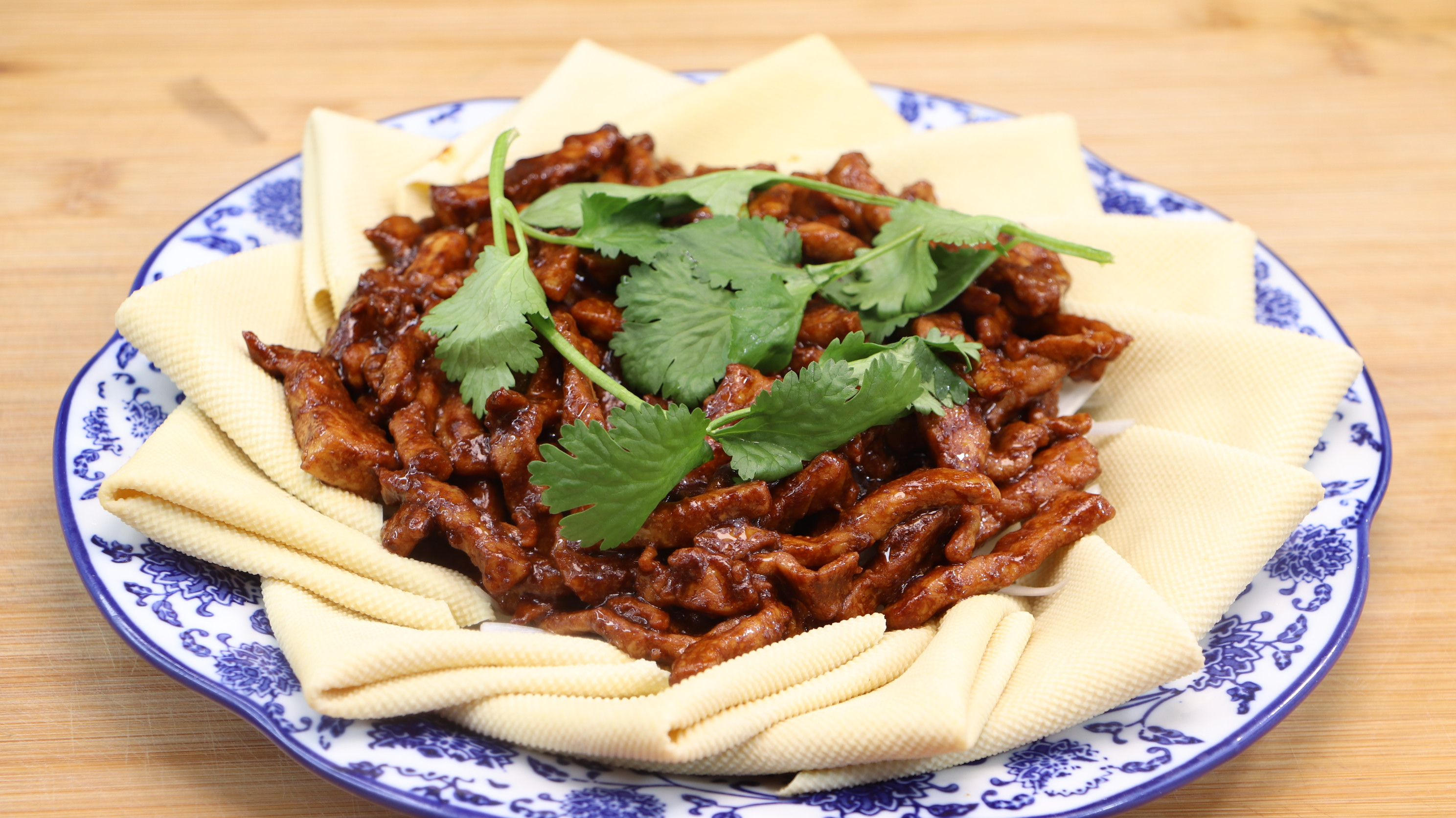 真正的京酱肉丝，秘诀在于调酱，这个做法，出锅全家人抢着吃，香