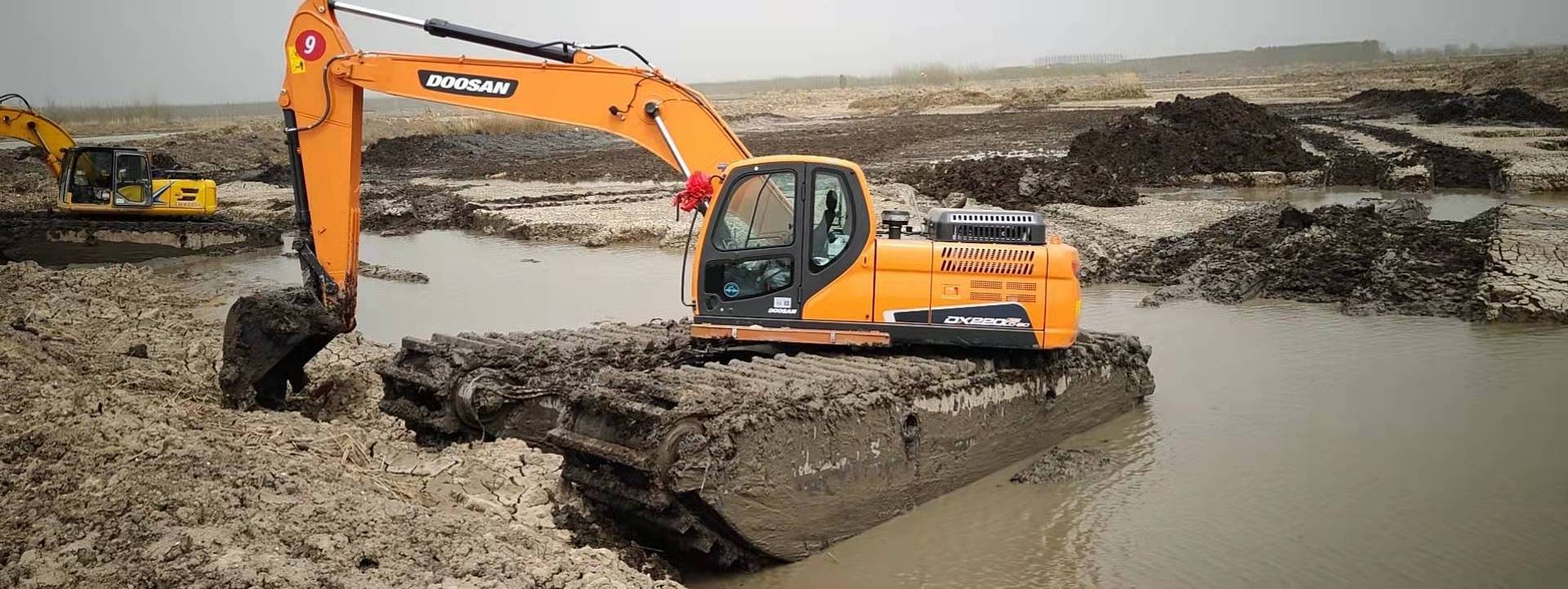 河渠清除淤泥水挖机出租