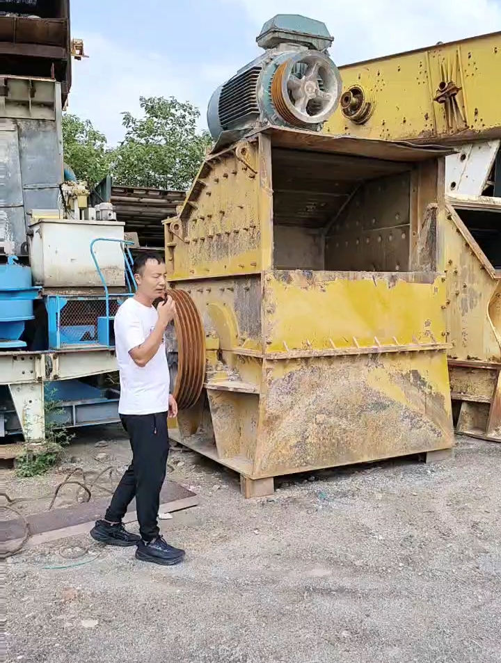 二手金宝山的1416型重锤方箱破碎机,250千瓦电机,时产200吨左右-度小