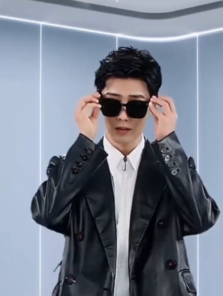 肖战最新墨镜大片 皮衣战太可了