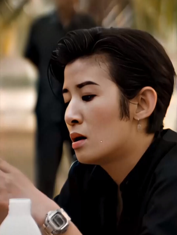 吴君如,这痞帅的气质玲珑剔透,你喜欢这种风格么-度小视