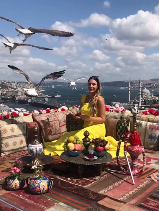 迪拜土豪女人的日产生活,金银玉器美酒美食,奢靡程度难以想象